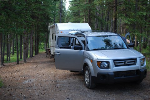 Element with Trailer