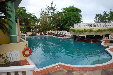 Booze + Swimming = Bad Idea